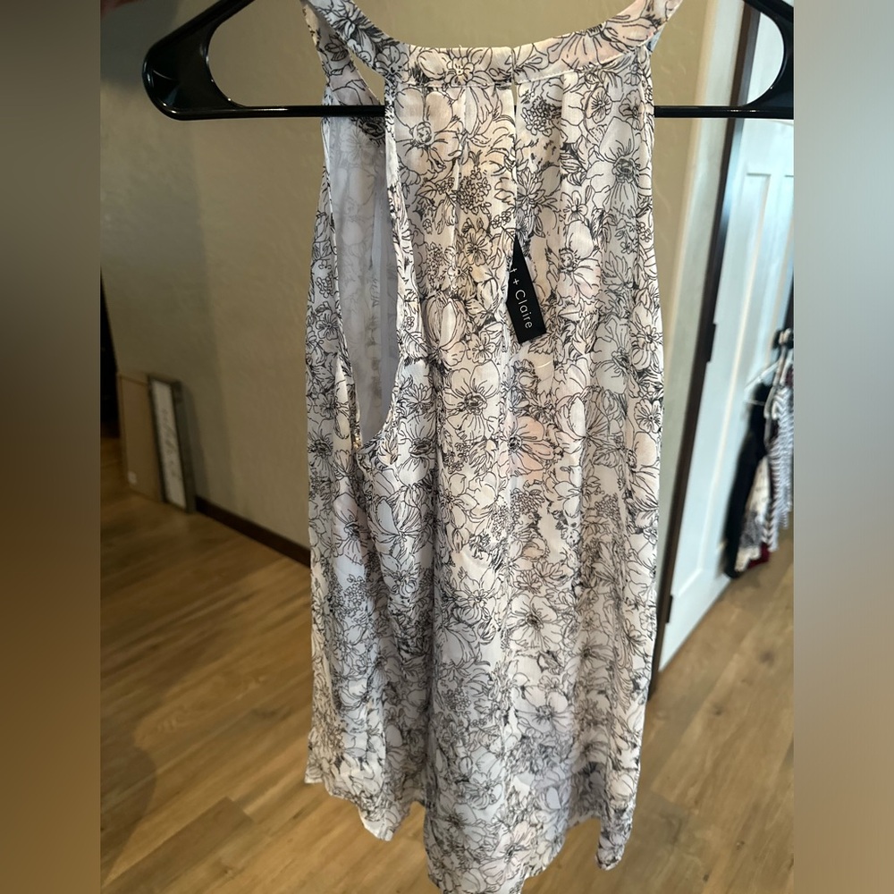 New Violet + Claire Floral Black & White Flowy Top Large